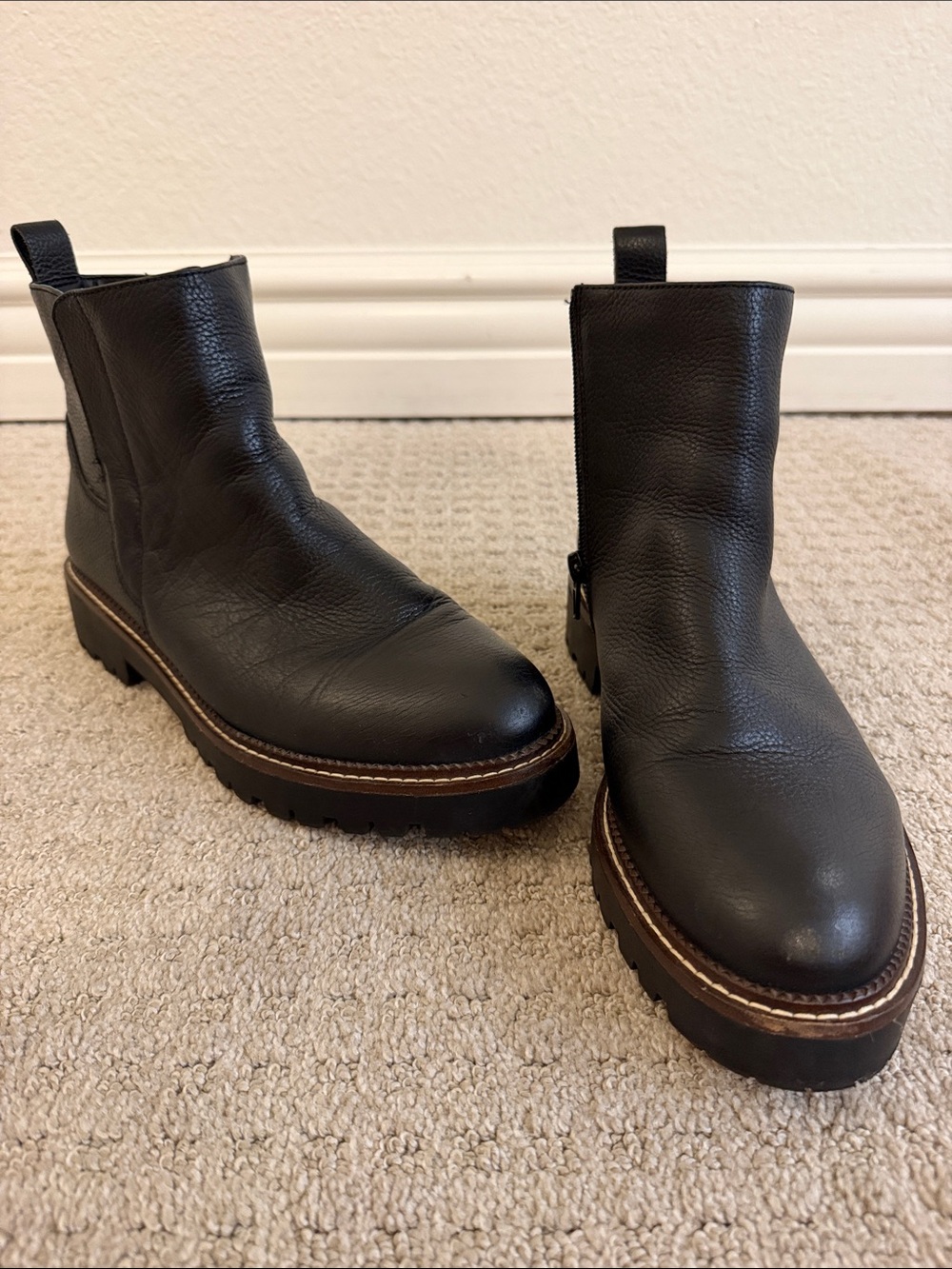 Nordstrom Black Water Resistant Leather Booties Zip Up 8.5- Lug Rubber Sole
